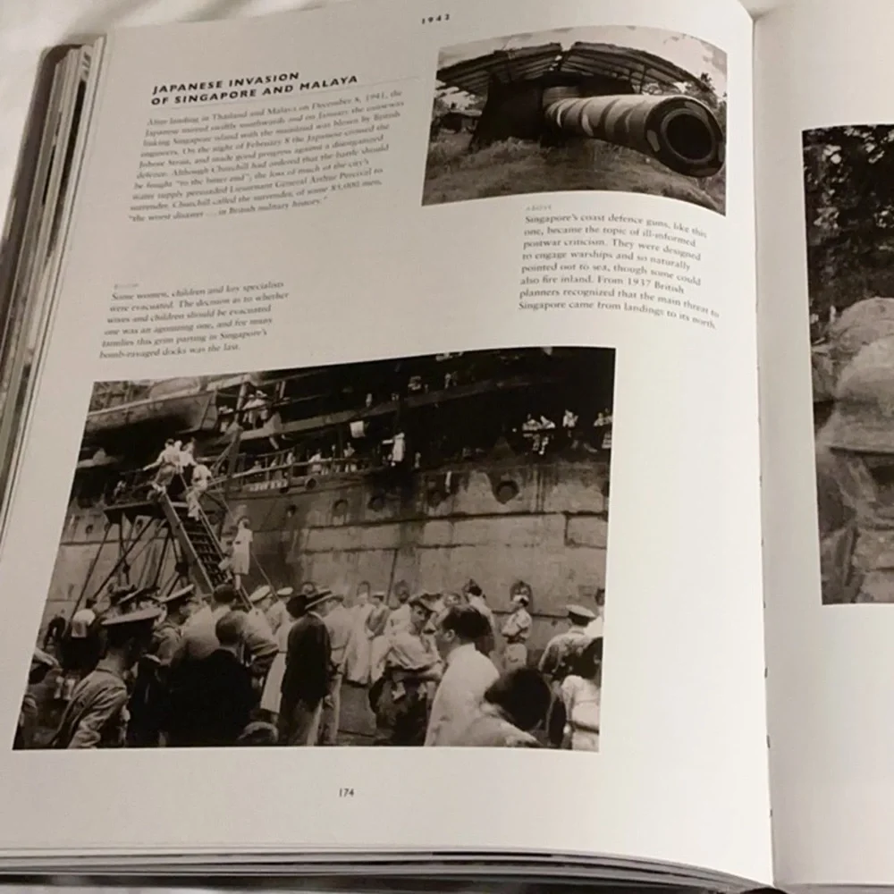 World War II in Photographs - Black Hardcover